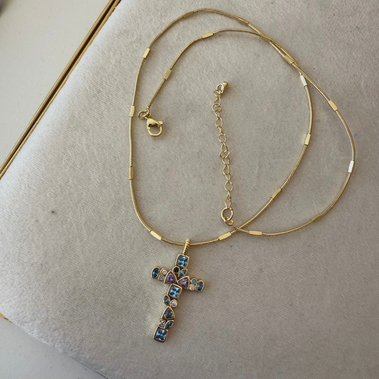 Cadenita | Cruz brillante colores