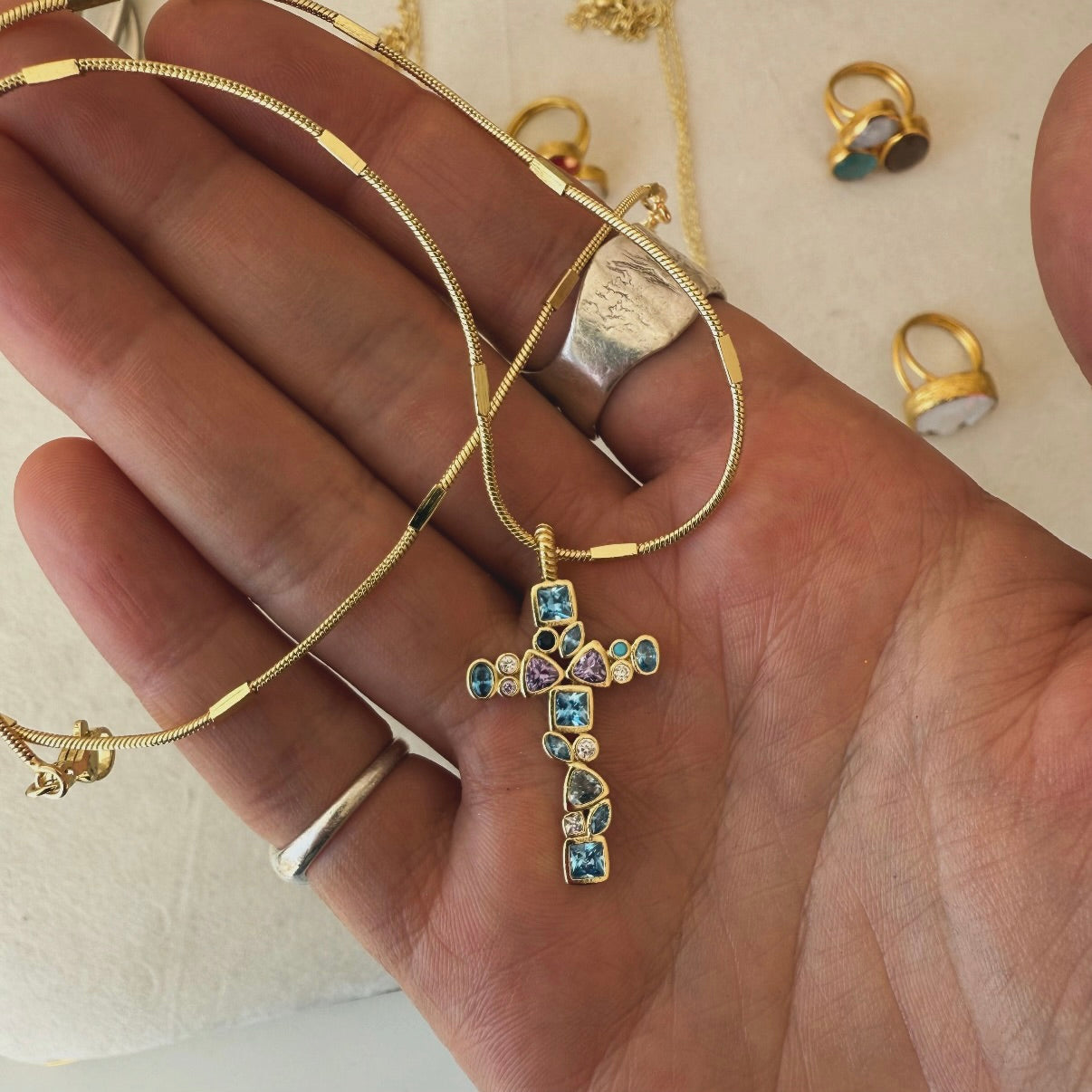 Cadenita | Cruz brillante colores