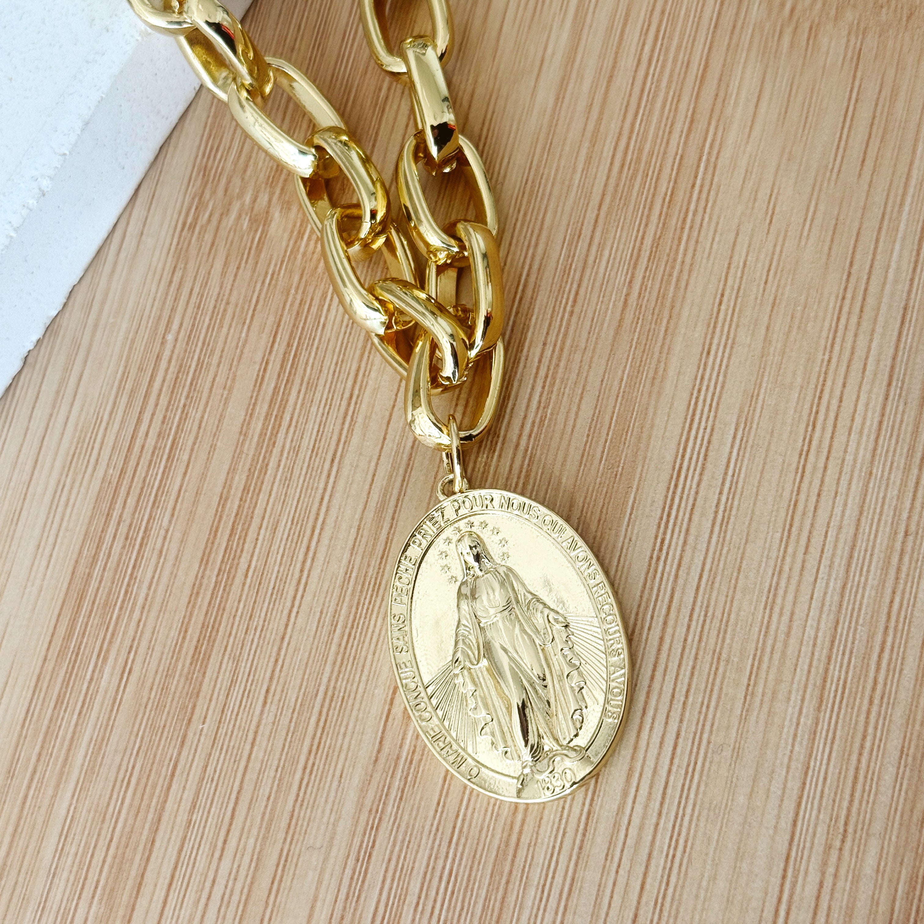 Collar | Virgencita de los Rayos L