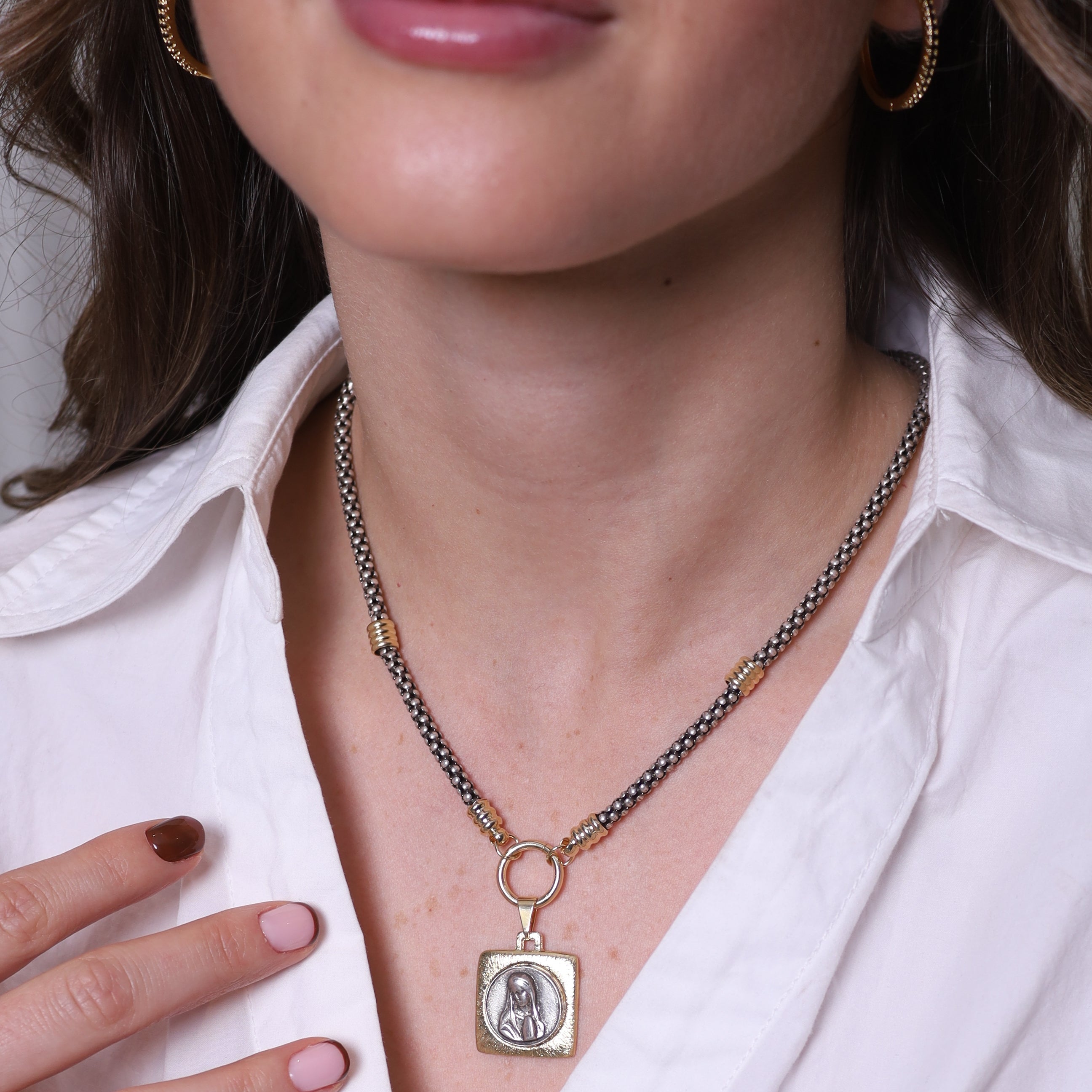 Collar | Peltre y virgen