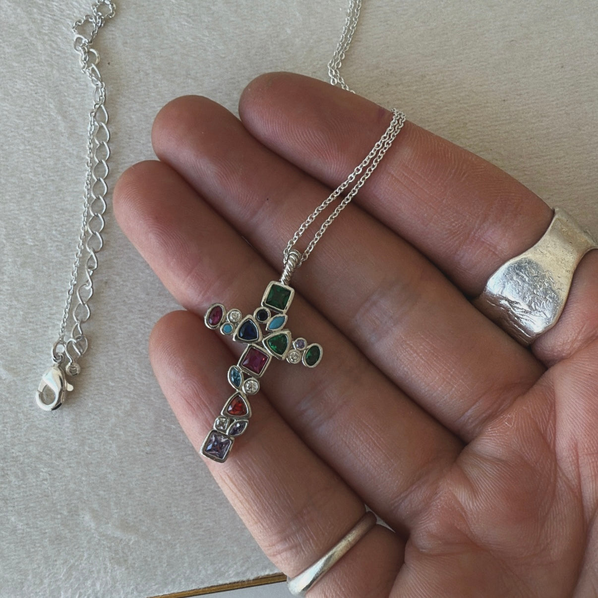 Cadenita | Cruz brillante colores silver