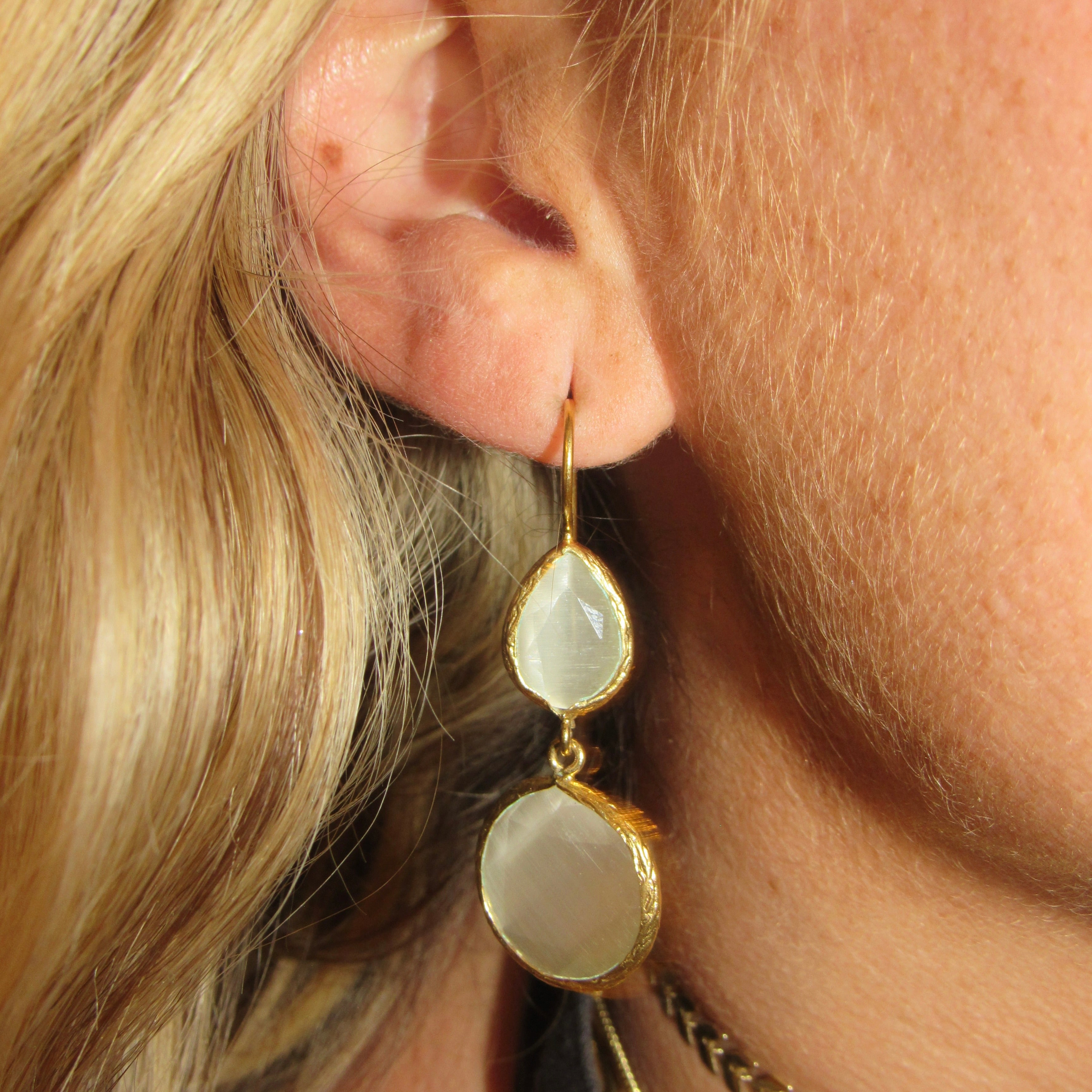 Aros | White Simple