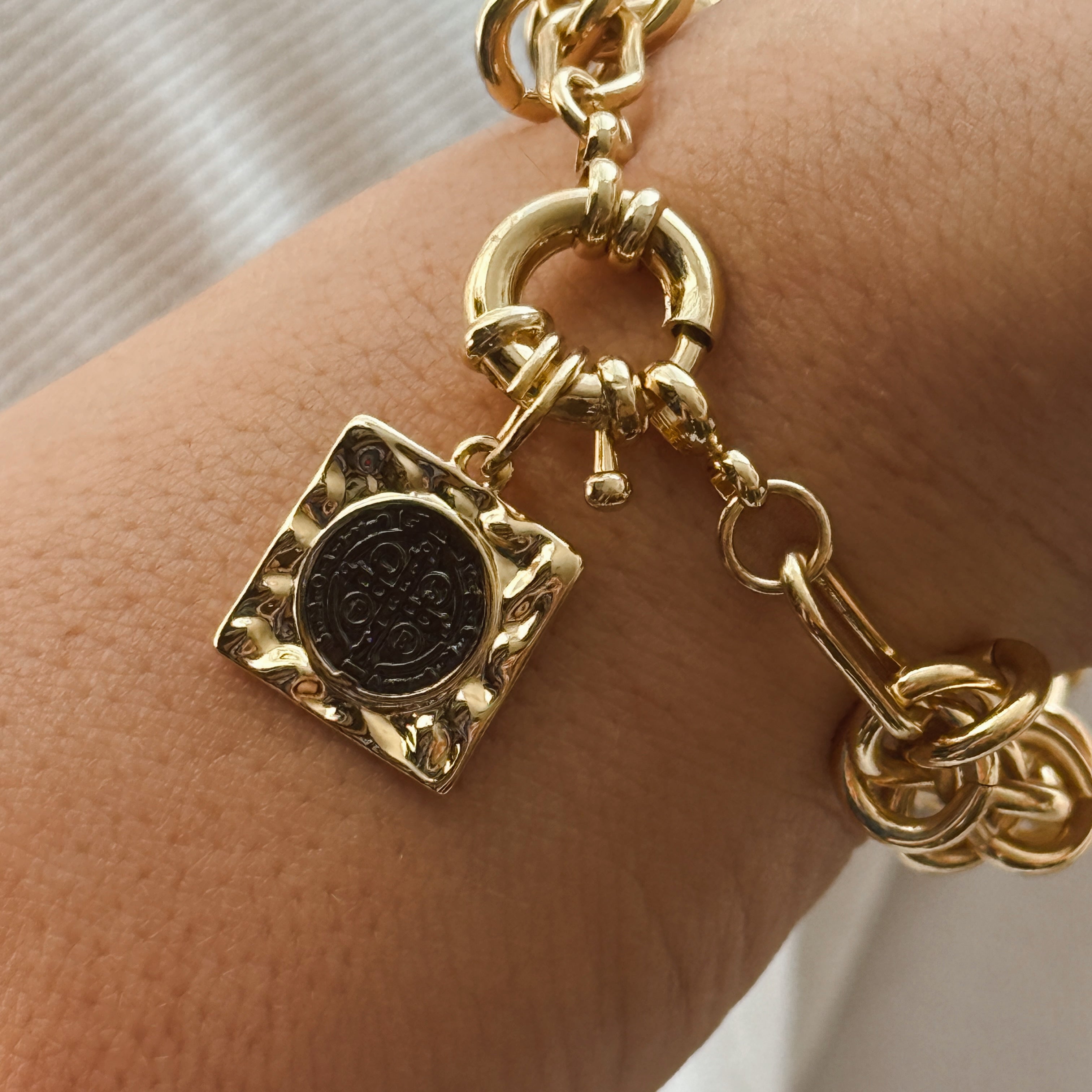 Pulsera | Oro con San Benito