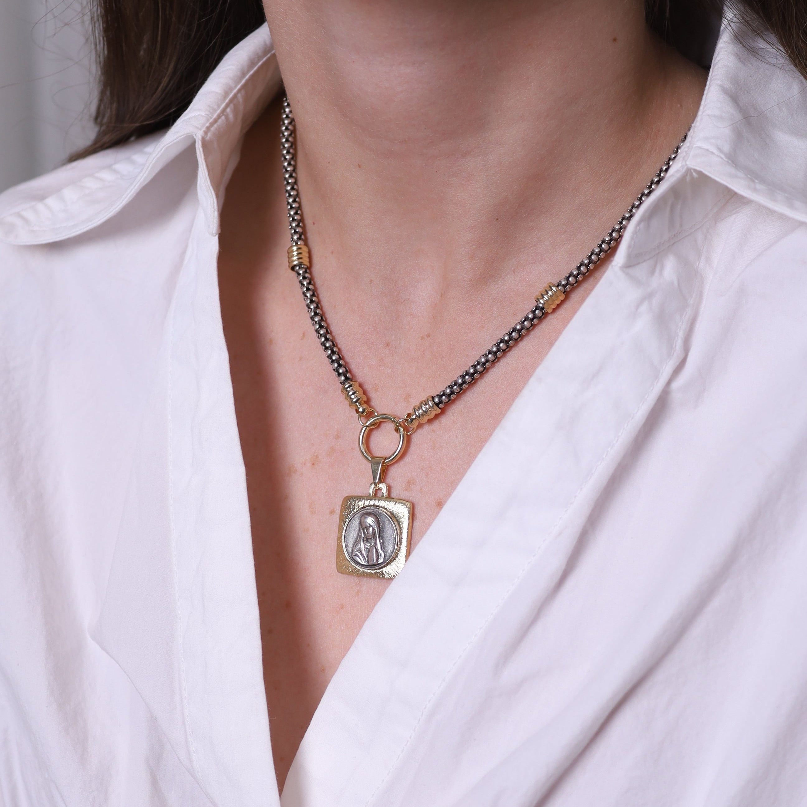 Collar | Peltre y virgen